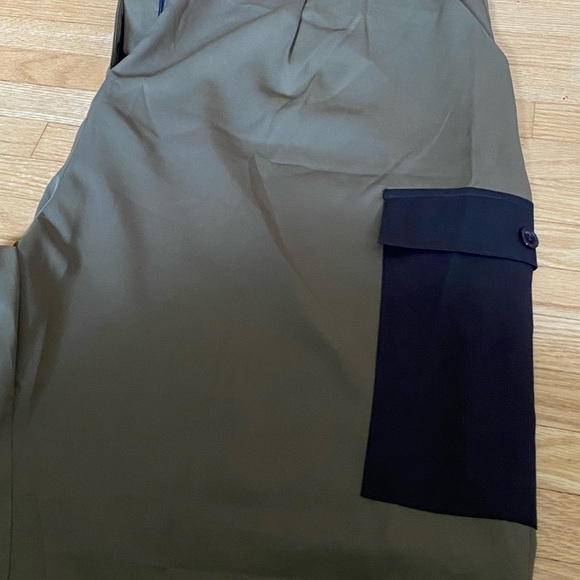 Plus Contrast Flap Pocket Capris Pants - Picture 4 of 6